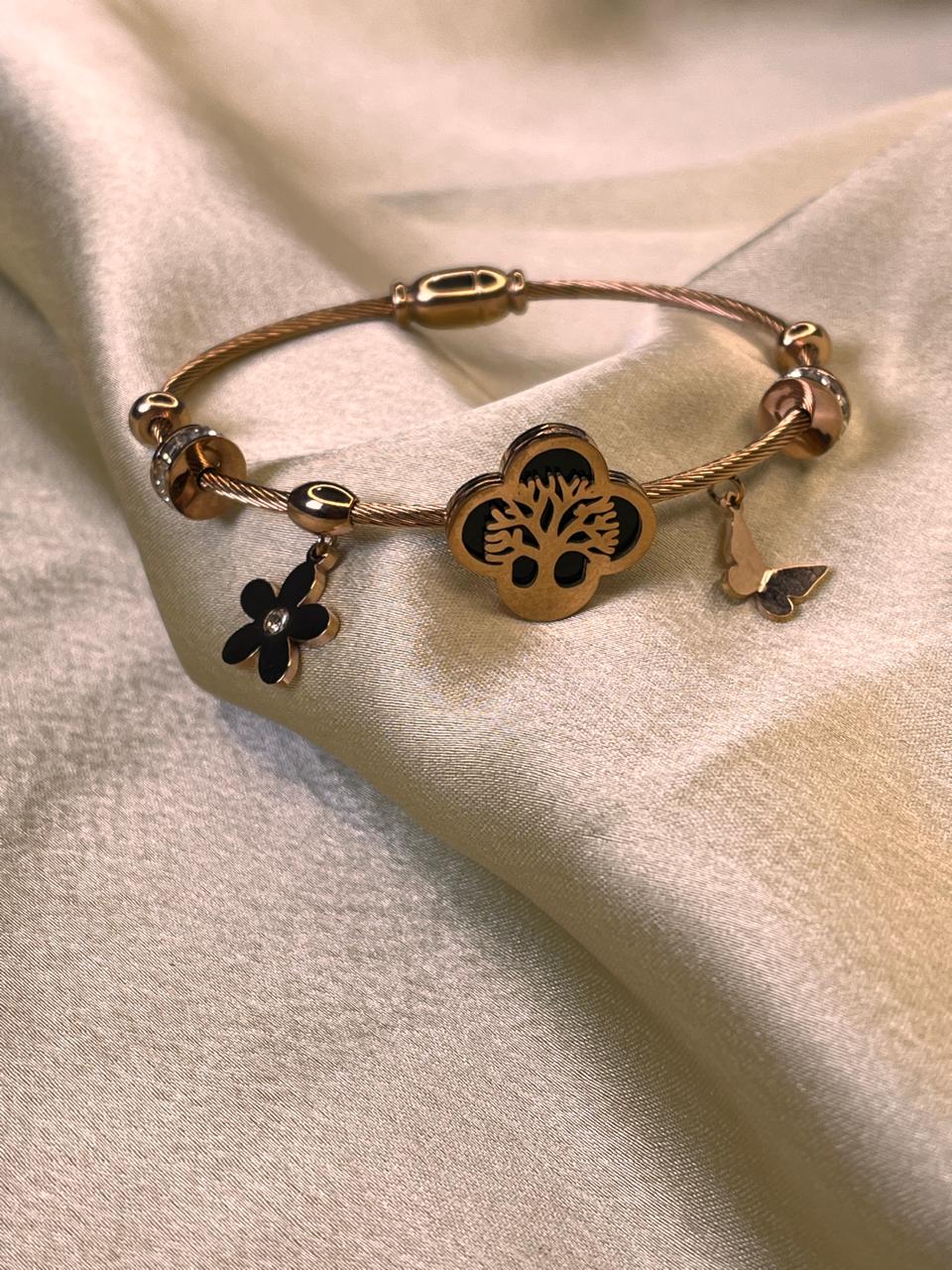 Elegant anti-tarnish charm bracelet