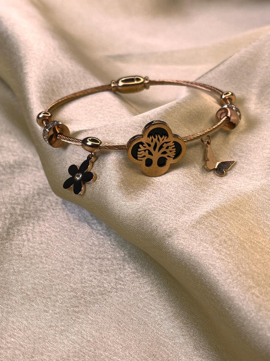 Elegant anti-tarnish charm bracelet